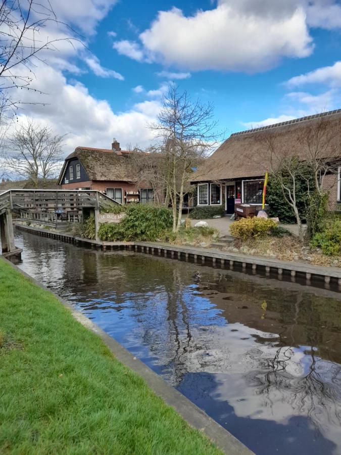 Wuivend Riet Gelegen Op Resort Venetie Giethoorn Exteriör bild