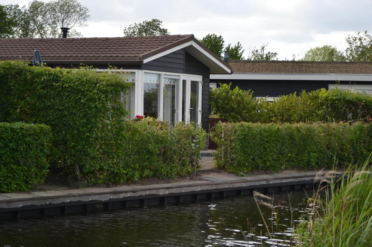 Wuivend Riet Gelegen Op Resort Venetie Giethoorn Exteriör bild