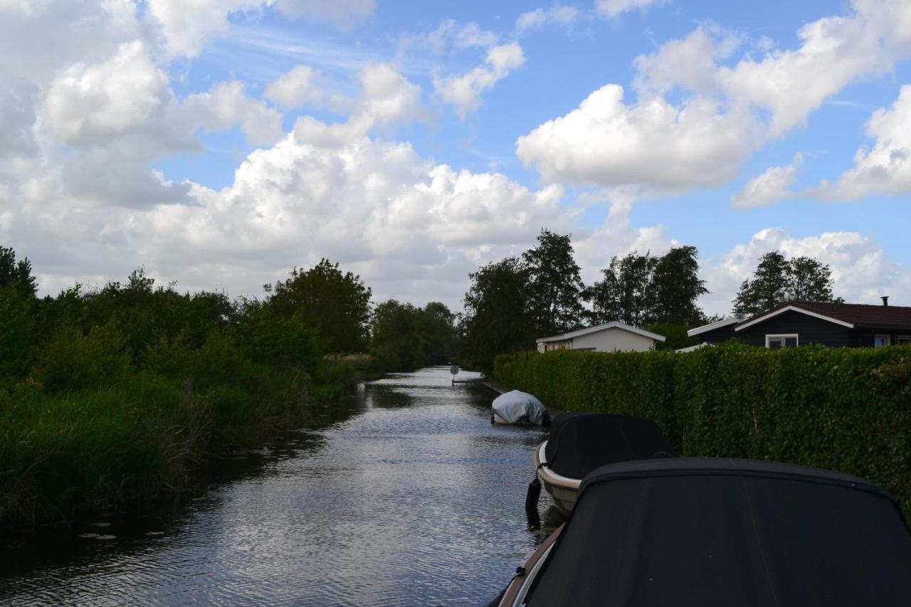 Wuivend Riet Gelegen Op Resort Venetie Giethoorn Exteriör bild