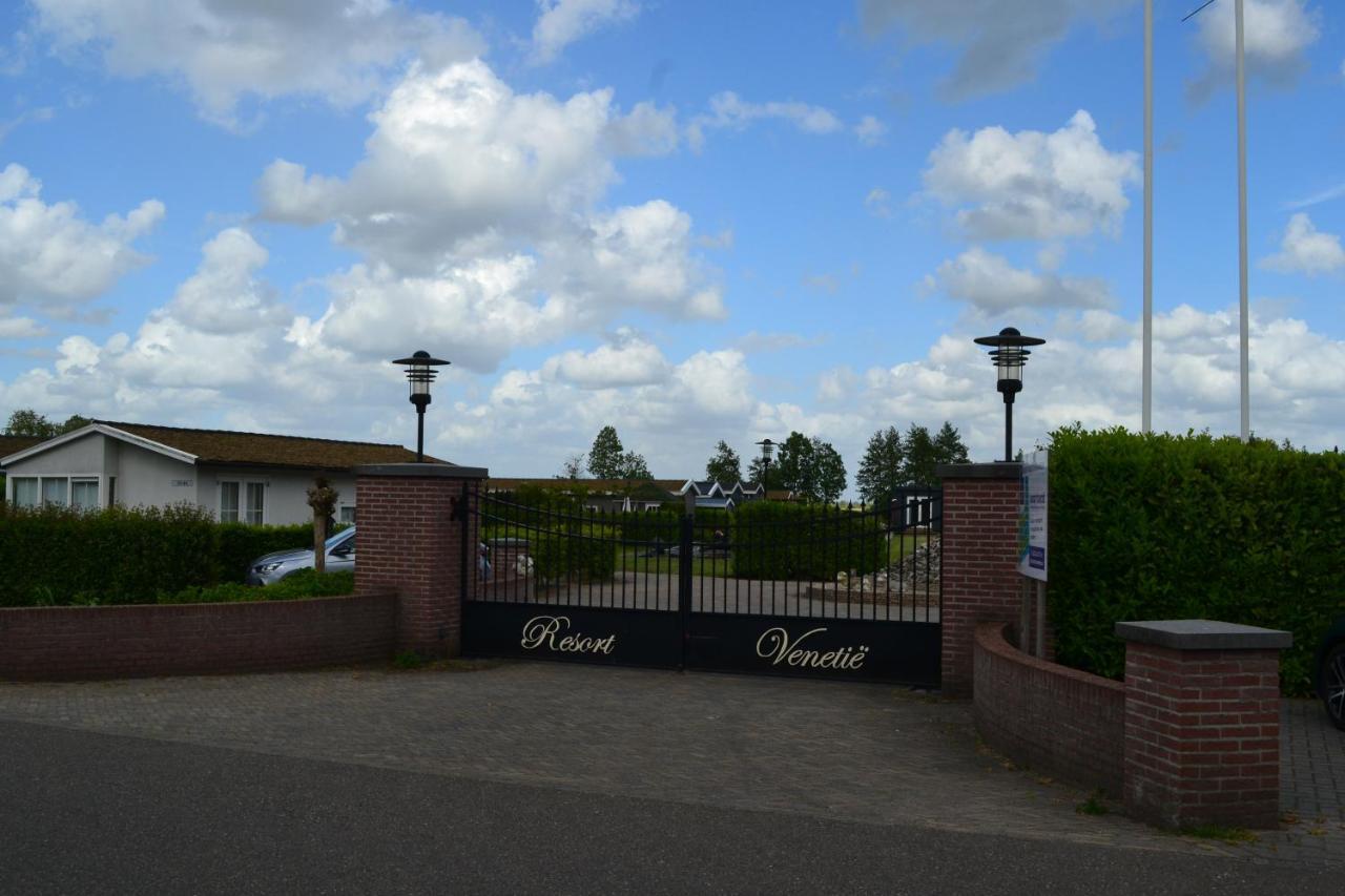 Wuivend Riet Gelegen Op Resort Venetie Giethoorn Exteriör bild