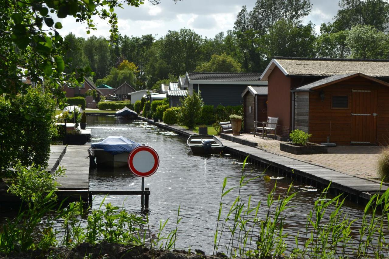 Wuivend Riet Gelegen Op Resort Venetie Giethoorn Exteriör bild